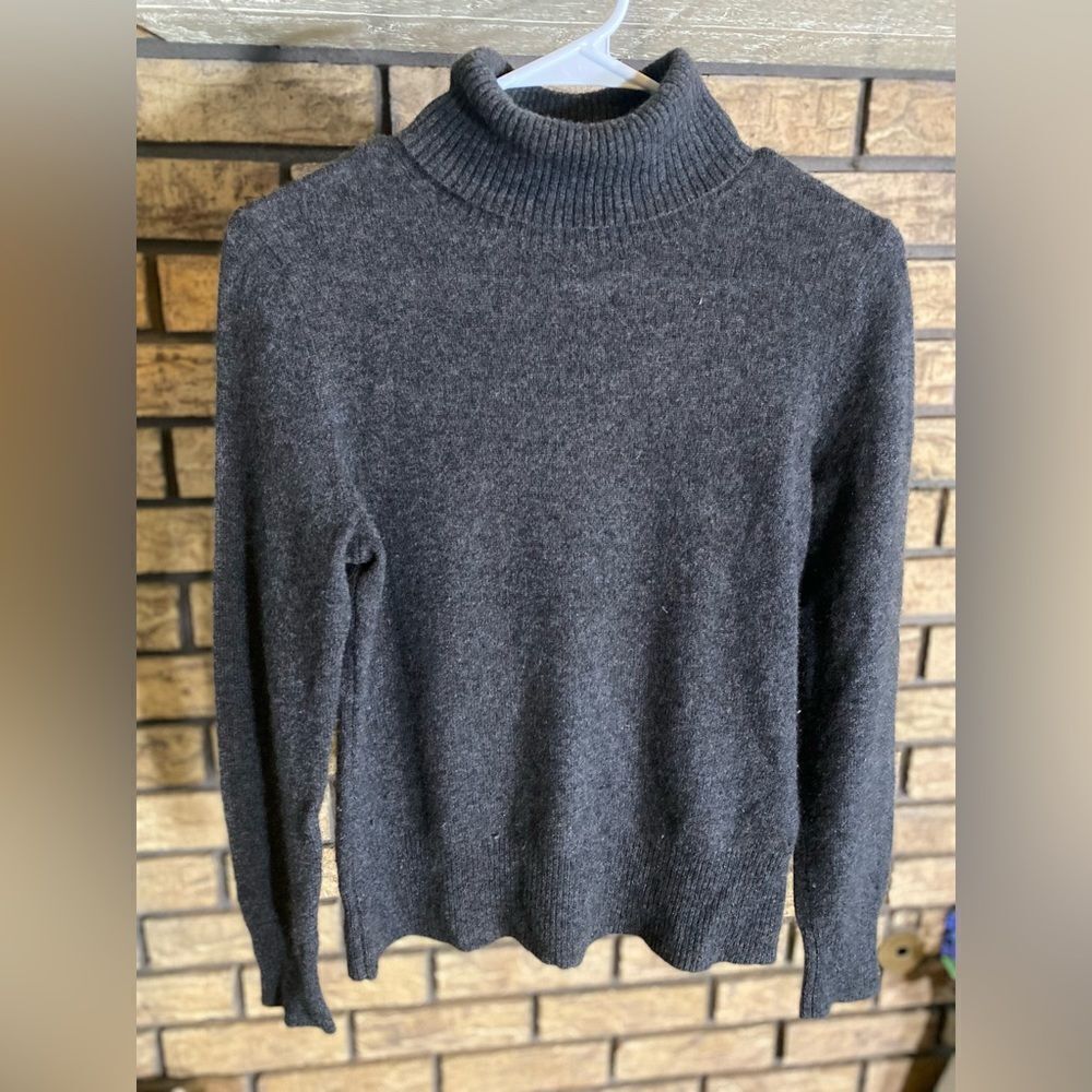 Peck & Peck black cashmere sweater
